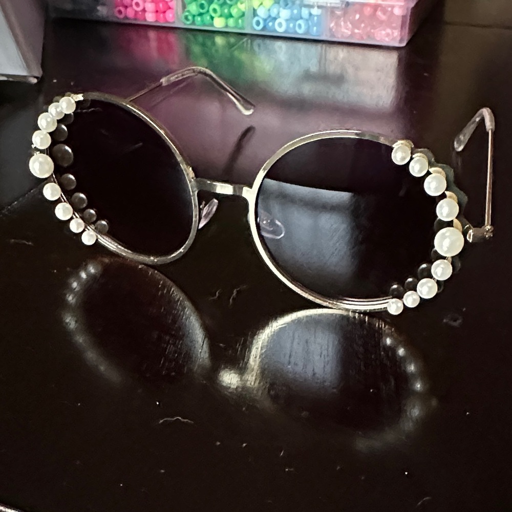 Elegant Pearl-Embellished Sunglasses